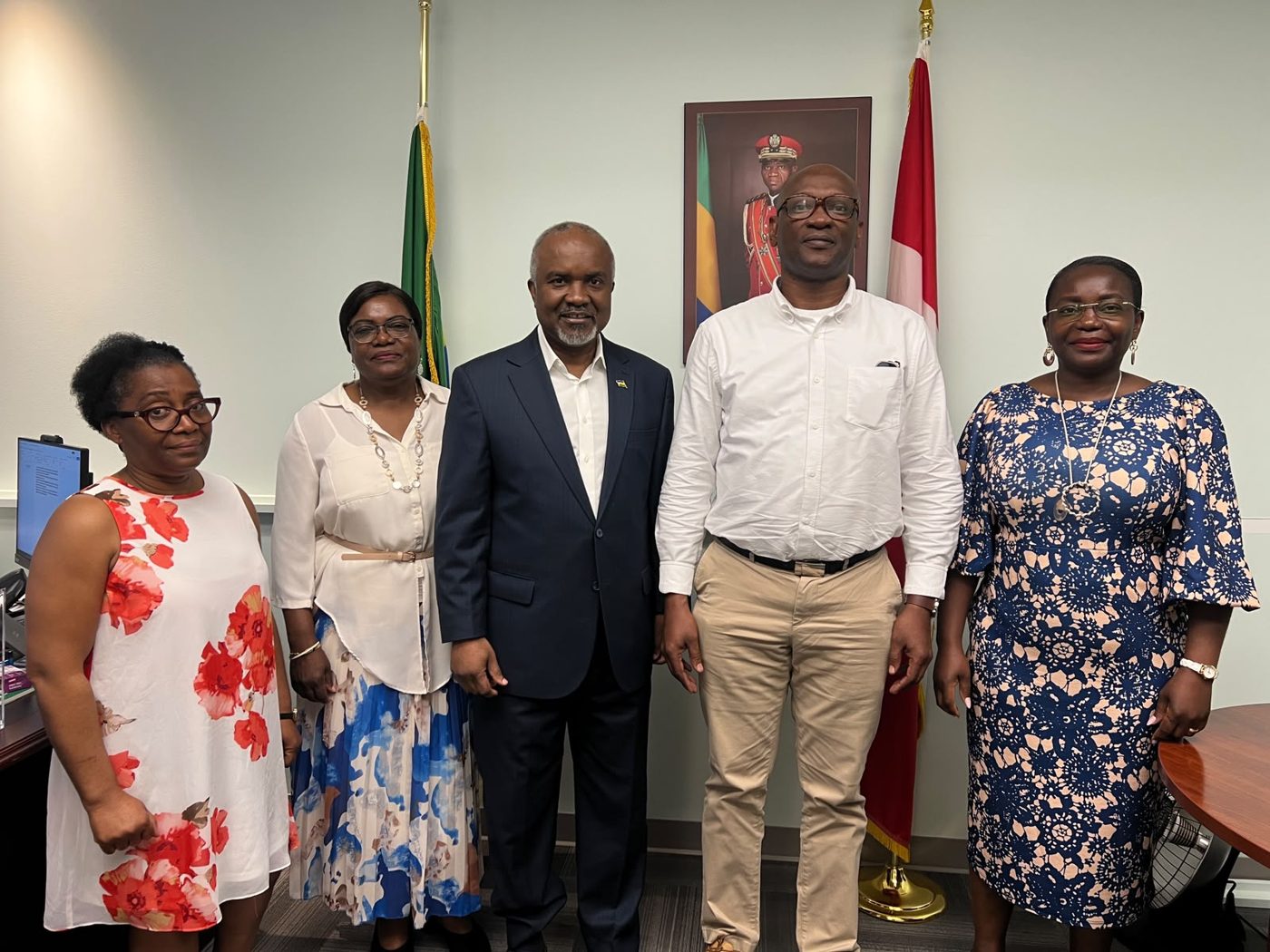 S.E. M. Alexis Bengone, Haut-Commissaire du Gabon au Canada, et la délégation du PACTE 241